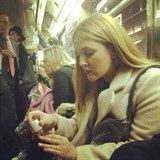 Drew Barrymore si v metru lakovala nehty.