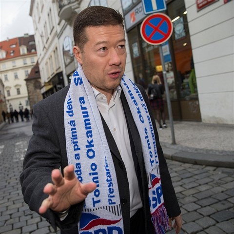 Tomio Okamura se drsn opel do svho bratra.