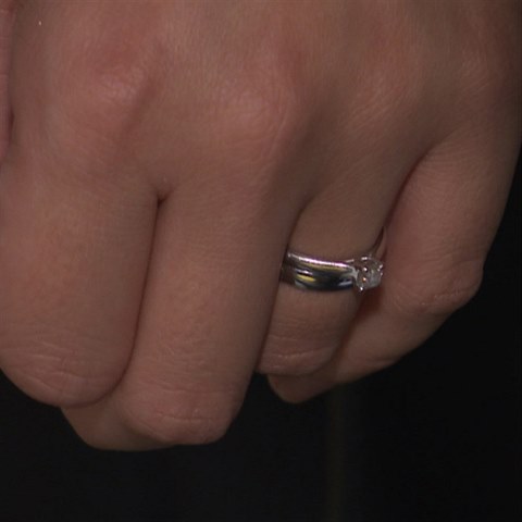 Tyto prstnky zdob prstenek Ewy Farne.