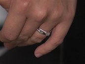 Ewa Farna ukázala snubní i zásnubní prstýnek.