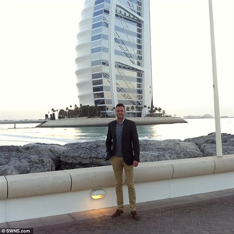 Britsk elektrik si vyrazil do Dubaje  na dovolenou.