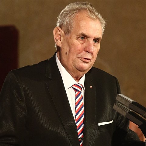 Milo Zeman bhem ceremonilu udlen sttnch vyznamenn 28. jna 2017