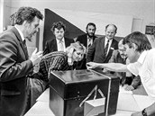 První svobodné volby v roce 1990 vyvolaly v lidech nadení.