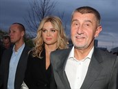 Andrej Babi s manelkou Monikou na povolební tiskové konferenci.