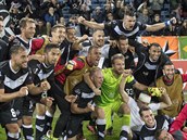 Fotbalisté Lugana oslavují neekaný triumf nad Viktorií Plze.