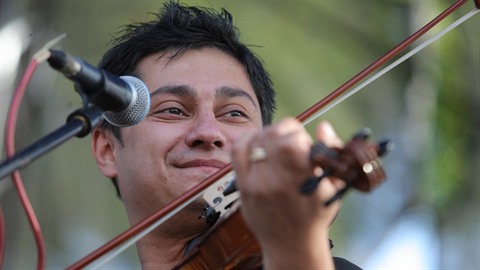Viojtch Lavika je romský aktivista a hudebník.