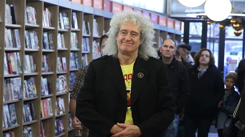 Brian May je známý pedevím svým psobením v kapele Queen.