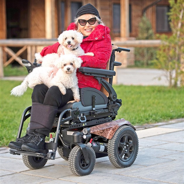 Marika Gombitová si poídila svj první elektrický invalidní vozík.