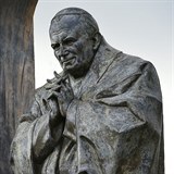 Socha Jana Pavla II. v Plormel.