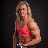 Lenka Ferenčuková má pořádné svaly.