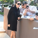 Angelina Jolie po dlouhé době ukázala nohy.