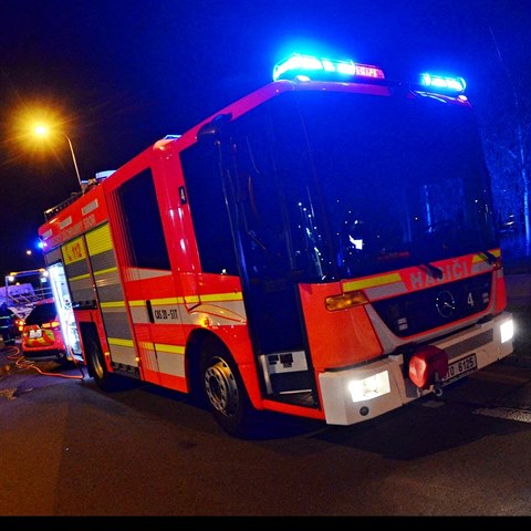 Por osobnho auta  v Ostrav-Hrabov se podailo uhasit hasicm pstrojem z...