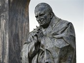 Socha Jana Pavla II. v Ploërmel.