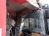 Opavský trolejbus narazil do budovy MHD v Kateinkách.