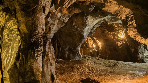 V Býí jeskyni bylo nalezeno nkolik desítek koster.