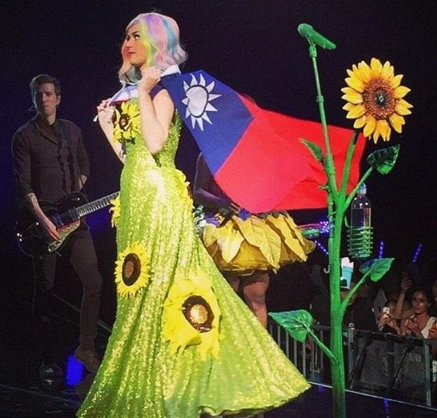 ínské úedníky pobouilo vystoupení Katy Perry z roku 2015 ve mst Taipei.