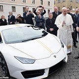 Nov Lamborghini vak nen ureno pro papeovu osobn potebu.