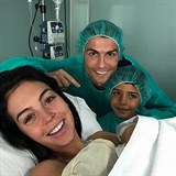 Christiano Ronaldo m u tvrtho potomka