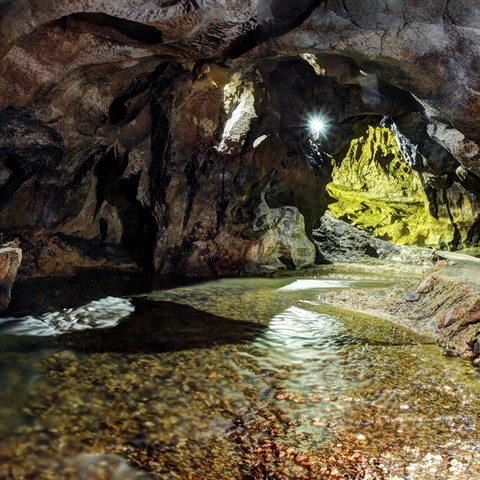 Jeskyně se nachází v Moravském krasu.