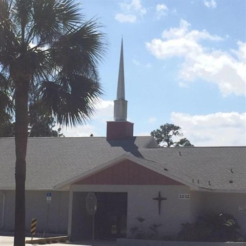 Budova babtistick crkve ve floridskm Edgewateru.