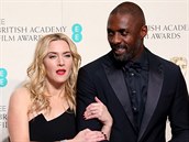 Kate Winslet oznaila natáení sexuální scény s Idrisem Elbou za velmi trapné.