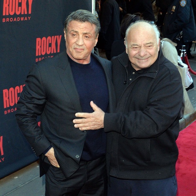 Burt Young a Sylvester Stallone na muzikálu Rocky na Broadwayi.