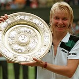 Nejslavnj chvle Jany Novotn - v roce 1998 vyhrla Wimbledon.
