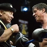 Burt Young a Sylvester Stallone v jednom z pokraovn filmu Rocky.