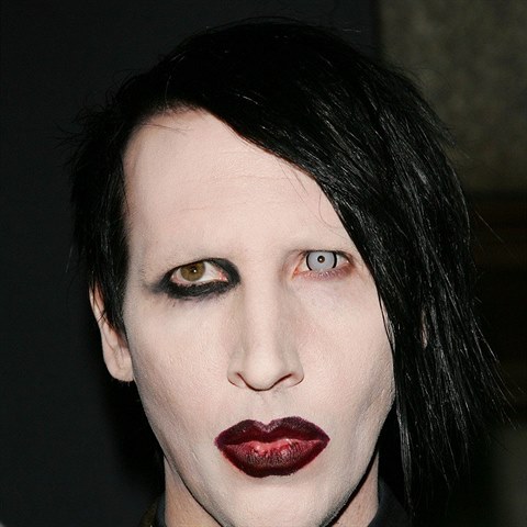 Marilyn Manson je slavn hudebnk.