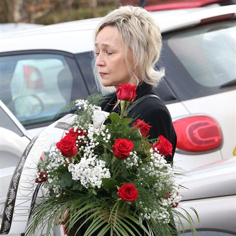 Iwona Kuczysk truchl na pohbu Jany Novotn.