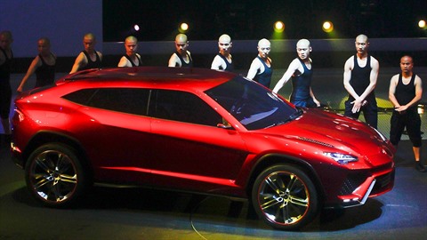 Nové Lamborghini má být hit v SUV ad.