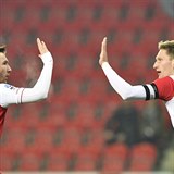 Slvist Jaromr Zmrhal s Milanem kodou slav gl do st Banku Ostrava.