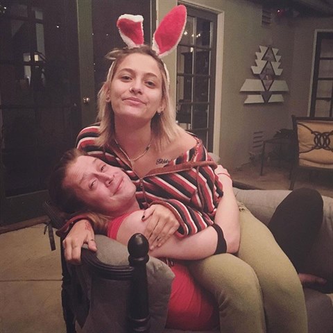 Dcera Michaela Jacksona - Paris Jackson - a Macaulay Culkin jsou jako jedna rodina.