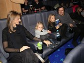 Michal Malátný s rodinou v kin.