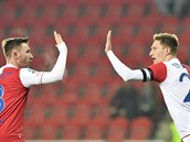 Slávisté Jaromír Zmrhal s Milanem kodou slaví gól do sít Baníku Ostrava.