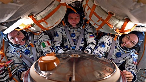 Na vesmírné stanici ISS jsou nyní ti kosmonauti.