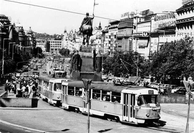 Tramvajová doprava na Václavském námstí.