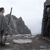 Reya vyhledala Luka, jako on kdysi Yodu.