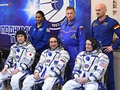Lo s temi astronauty odstartovala z kosmické základy Bajkonur.