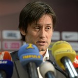 Závěr kariéry oznámil Tomáš Rosický na mimořádné tiskové konferenci na stadionu...