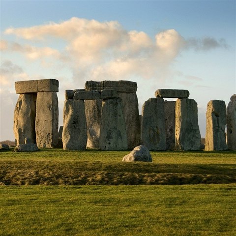Lid tvrd, e u Stonehenge mou, pedevm o slunovratu, naerpat nezvyklou...