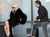 Lady Gaga ví, jak si pi nákupech ulevit.