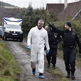 Tři bezvládná těla našli policisté v pondělí dopoledne v chatové oblasti u...