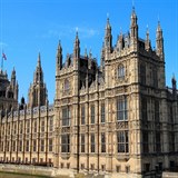 Westminstersk palc, kde sdl britsk parlament.