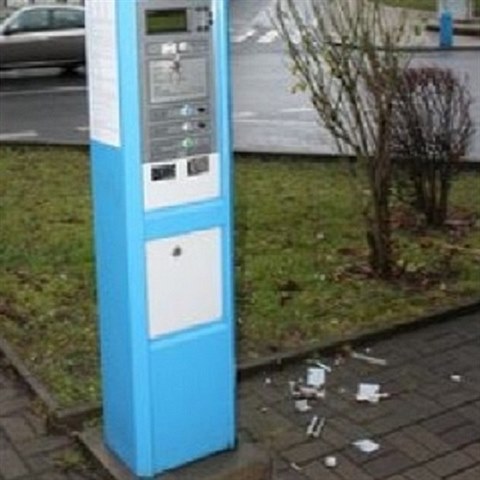 Exploz pokozen parkovac automat v centru Teplic.