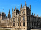 Westminsterský palác, kde sídlí britský parlament.