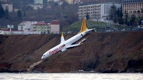 Letadlo sjelo z ranveje v tureckém Trabzonu.
