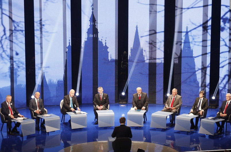 Debata prezidentskch kandidt na T se symbolem Hradu na pozad. Kdo bude...