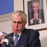 Miloš Zeman a jeho tým oslovili široké masy a v přímé volbě zvítězili.