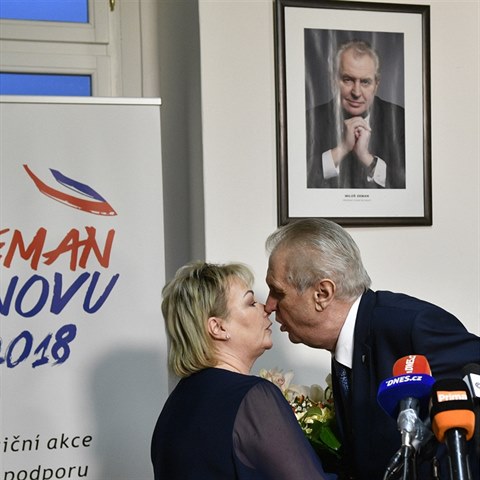 Milo Zeman lb svoj pan Ivanu.